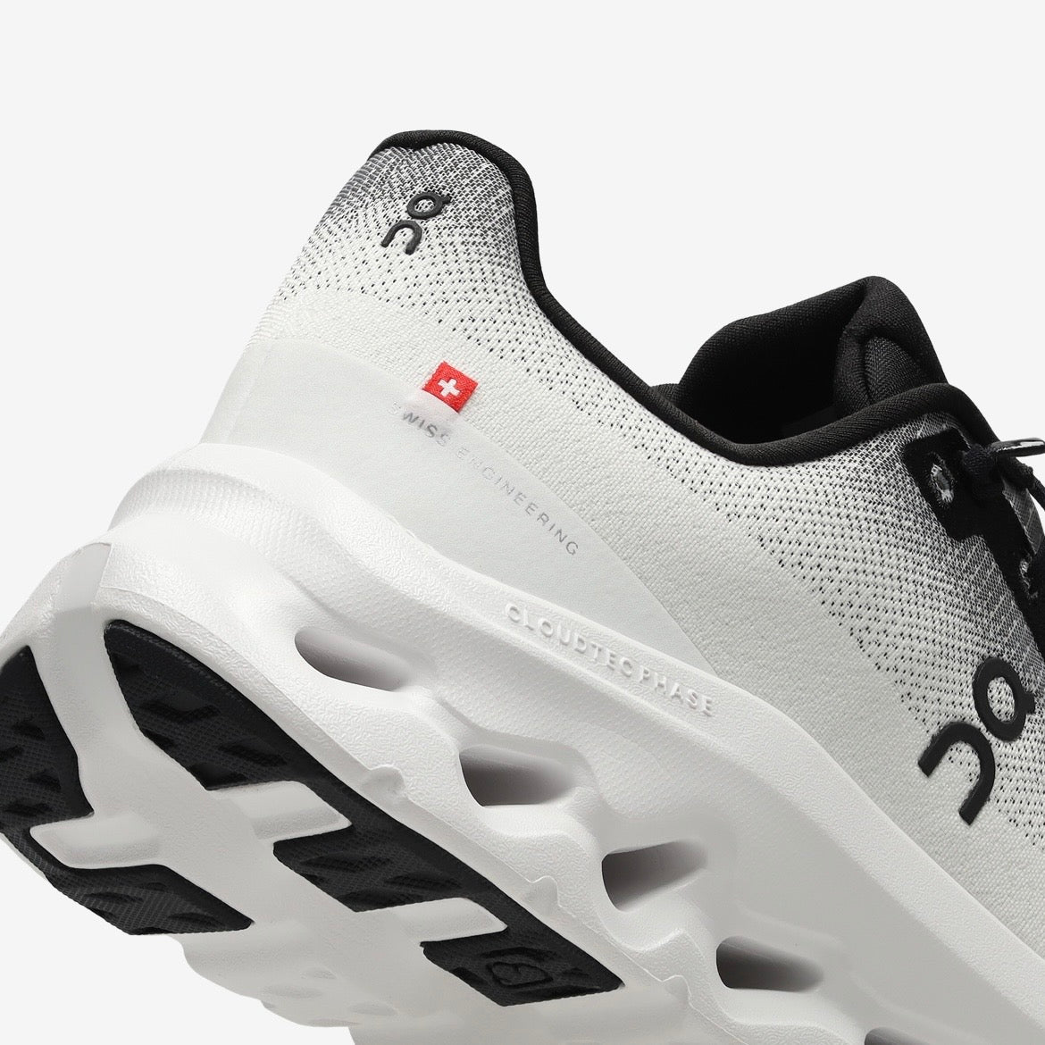 On CLOUDTlLT sneakers
